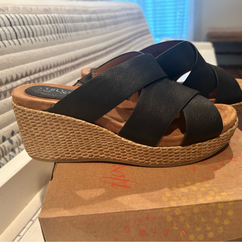 Eurosoft Kailani Black Wedge Sandals Size 6